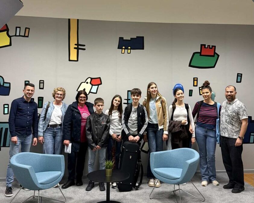 „Libro, rosa y lectura, español, radio y cultura“